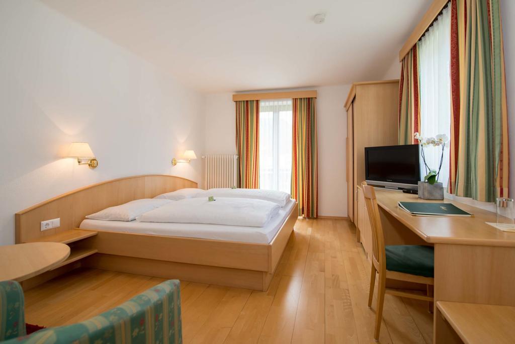 Hotel Lipeter & Bergheimat Вайсензее Екстериор снимка