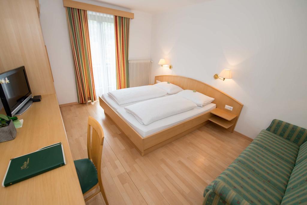 Hotel Lipeter & Bergheimat Вайсензее Екстериор снимка