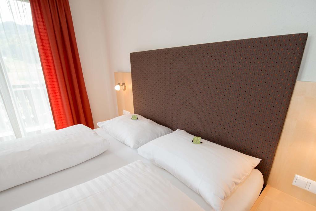 Hotel Lipeter & Bergheimat Вайсензее Екстериор снимка